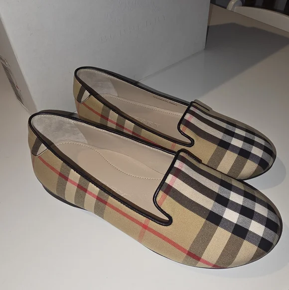 Like New Burberry Girls Novacheck Loafers! - Picture 9 of 12